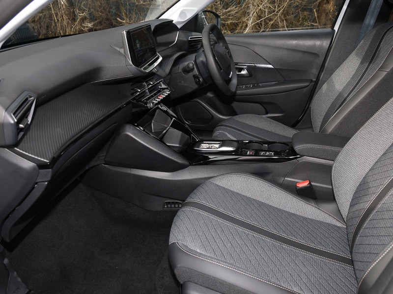 Peugeot 208 1.2 Hybrid 110 Allure E-dsc6 White #5