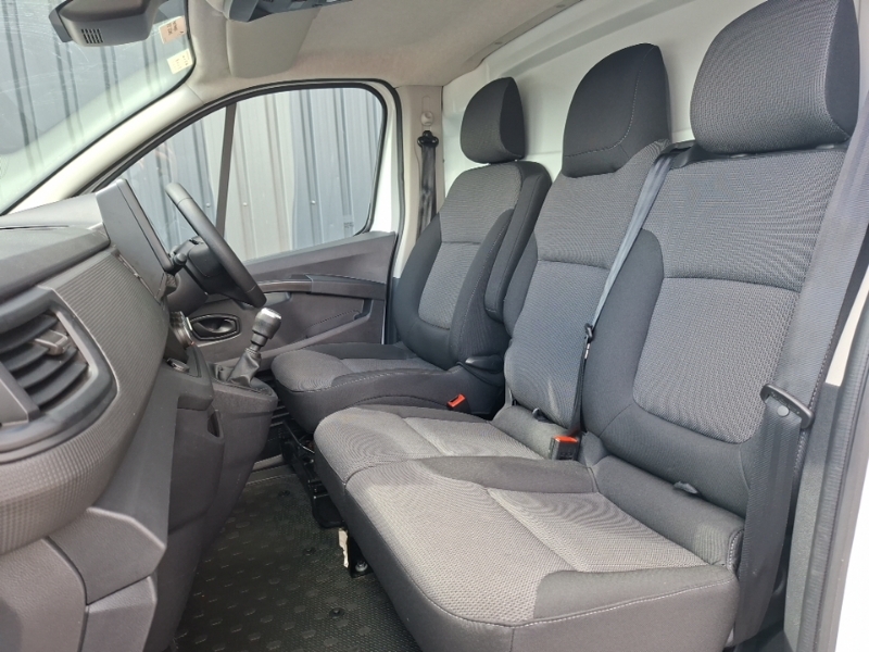 Renault Trafic Ll30 Blue Dci 130 Advance Safety Van White #5