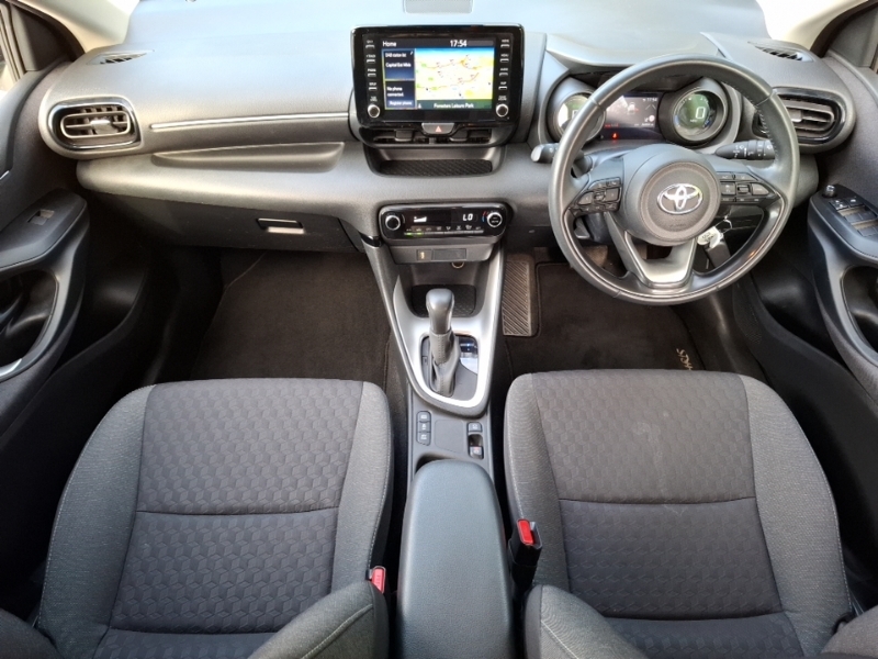 Toyota Yaris 1.5 Hybrid Design Cvt Nav White #3