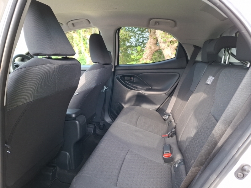 Toyota Yaris 1.5 Hybrid Design Cvt Nav White #6