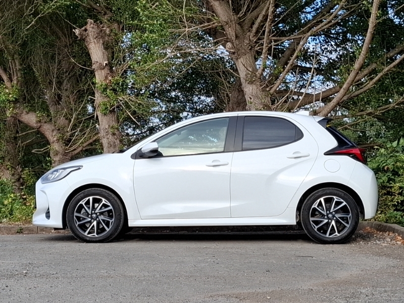 Toyota Yaris 1.5 Hybrid Design Cvt Nav White #4