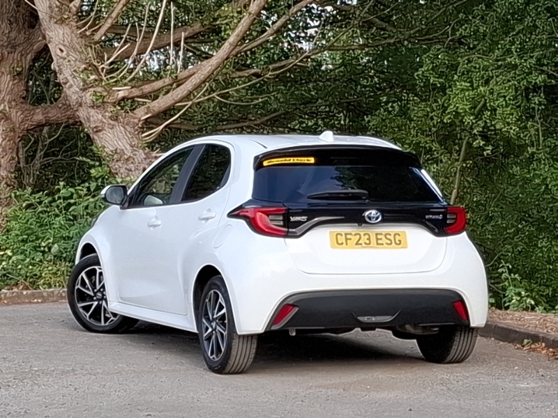 Toyota Yaris 1.5 Hybrid Design Cvt Nav White #2