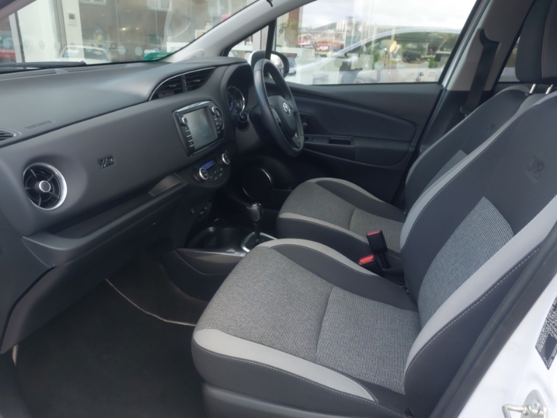 Toyota Yaris 1.5 Hybrid Y20 Cvt Bi-tone White #5