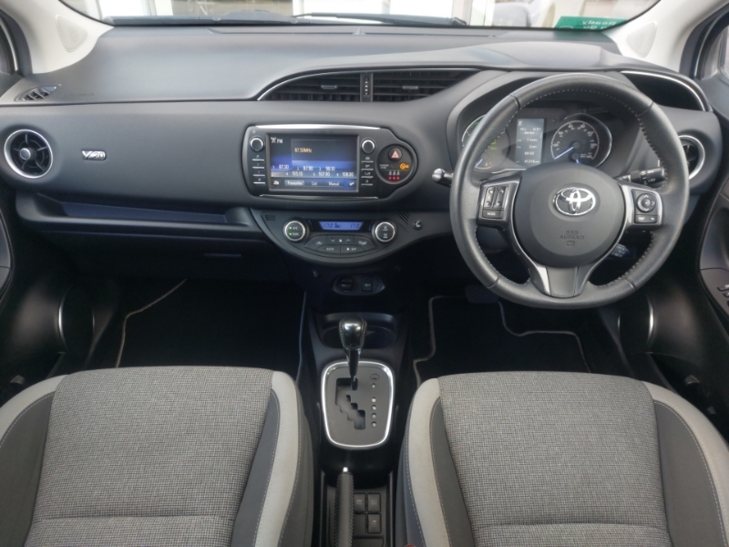 Toyota Yaris 1.5 Hybrid Y20 Cvt Bi-tone White #3