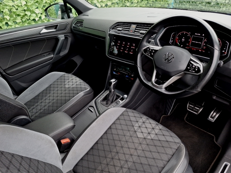 Volkswagen Tiguan 2.0 Tdi R-line Dsg Black #6