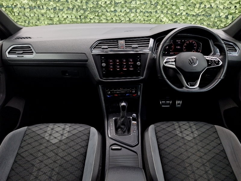 Volkswagen Tiguan 2.0 Tdi R-line Dsg Black #4