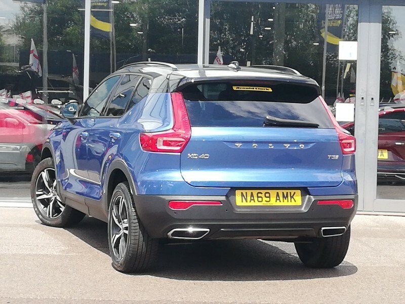 Volvo XC40 1.5 T3 163 R Design Blue #2