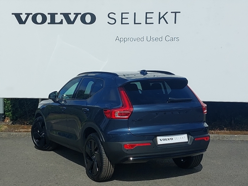 Volvo XC40 2.0 B4p Plus Black Edition SK75VYV Blue #2