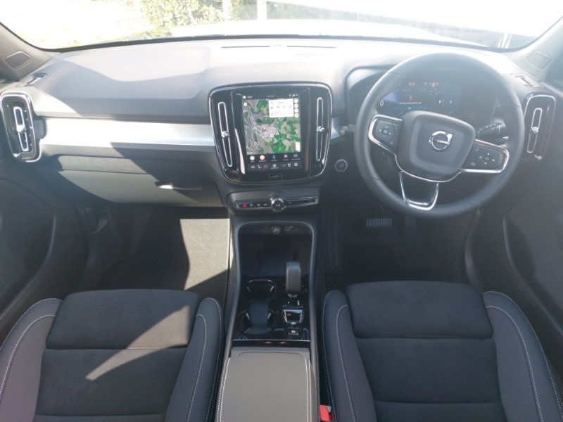 Volvo XC40 2.0 B4p Plus Black Edition SK75VYV Blue #3