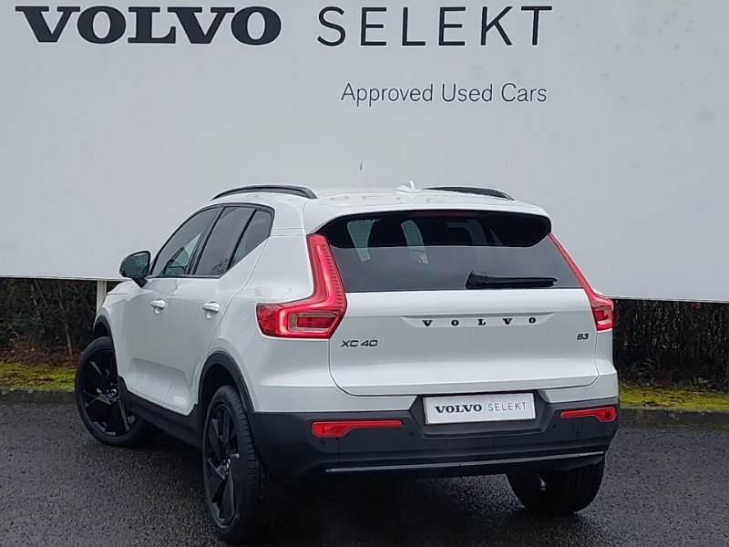 Volvo XC40 2.0 B3p Plus Black Edition White #2