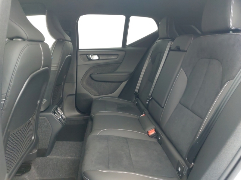 Volvo XC40 2.0 B3p Plus Black Edition White #6