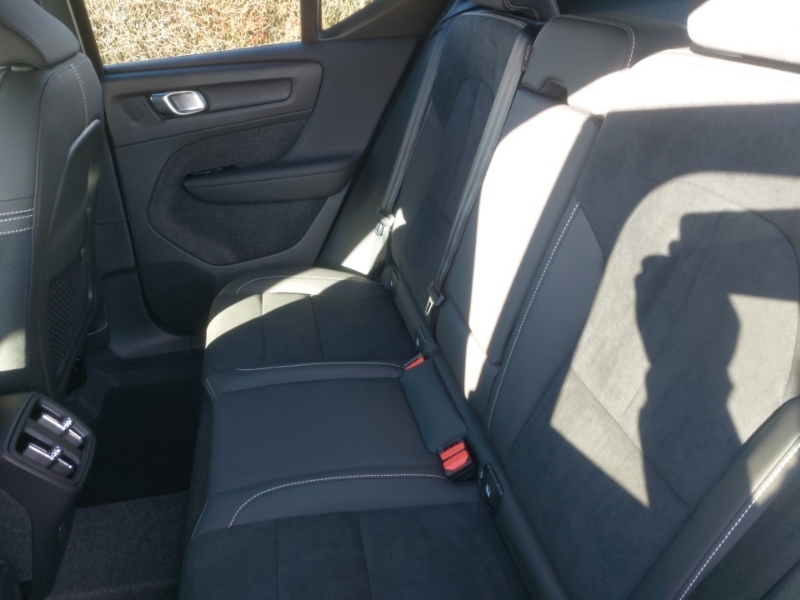 Volvo XC40 2.0 B3p Plus Black Edition SY75MXD White #6