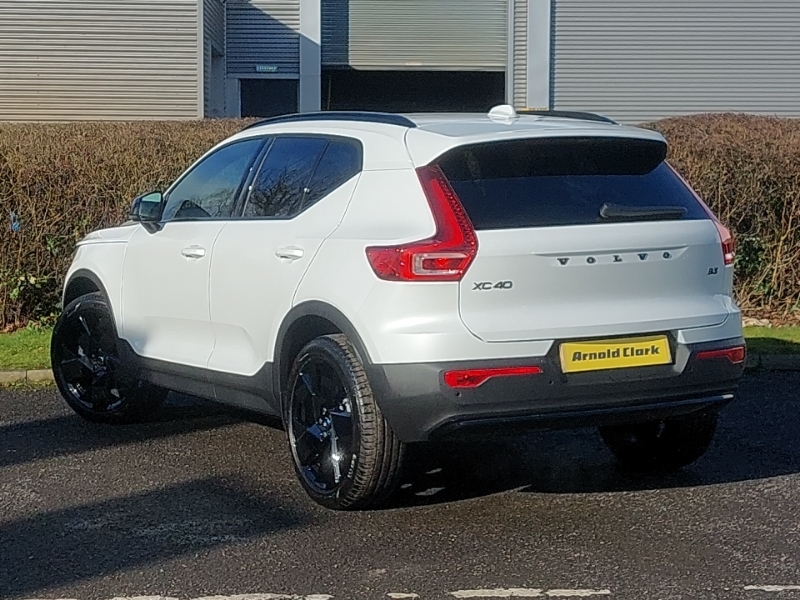 Volvo XC40 2.0 B3p Plus Black Edition SY75MXD White #2