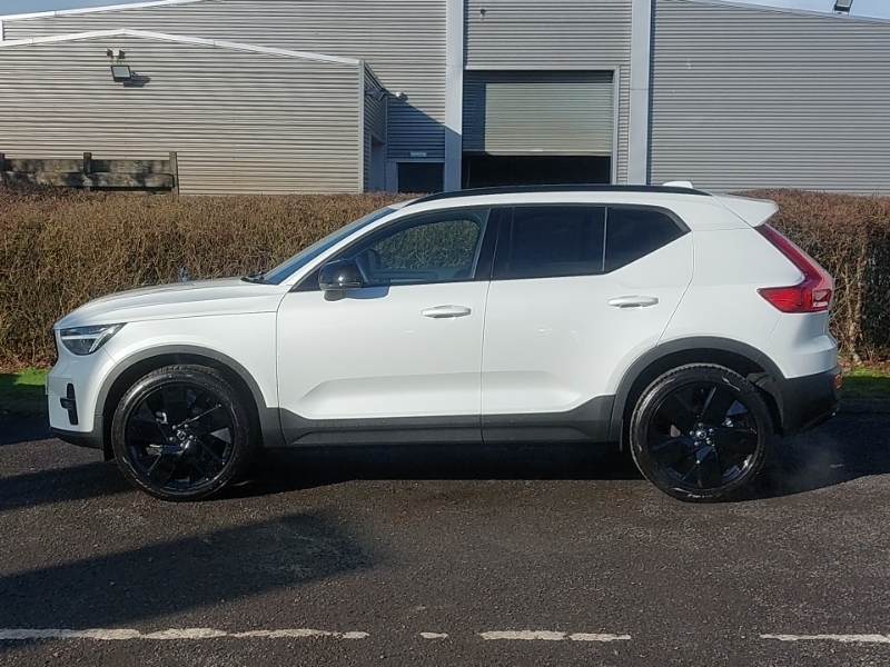 Volvo XC40 2.0 B3p Plus Black Edition SY75MXD White #4