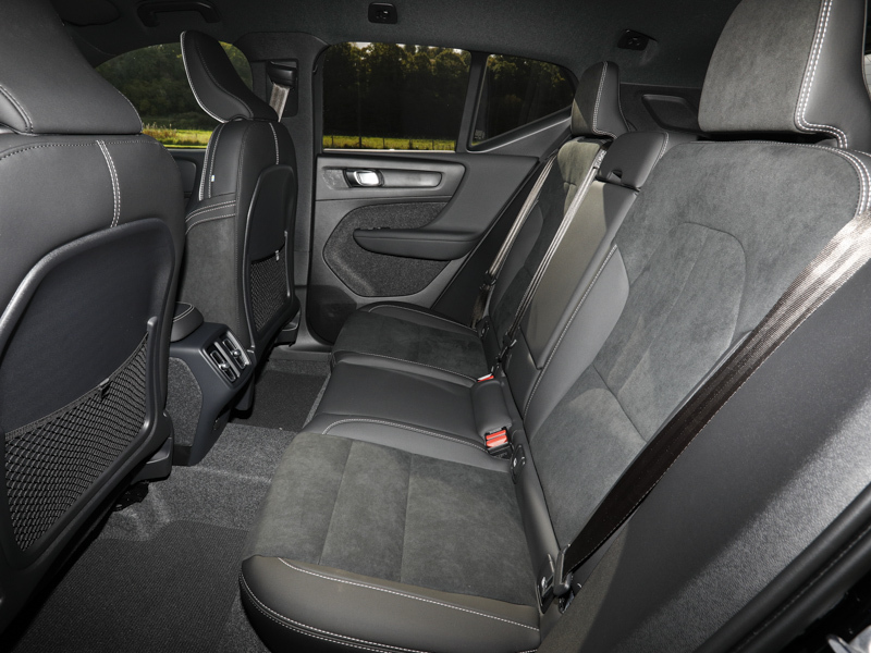 Volvo XC40 2.0 B3p Plus Pro Black Edition Black #6