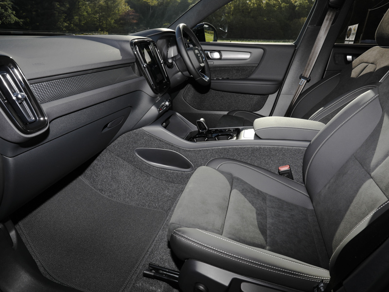 Volvo XC40 2.0 B3p Plus Pro Black Edition Black #5