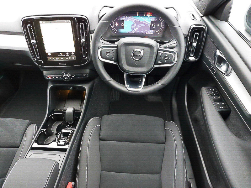 Volvo XC40 2.0 B3p Plus Pro Black Edition Grey #3