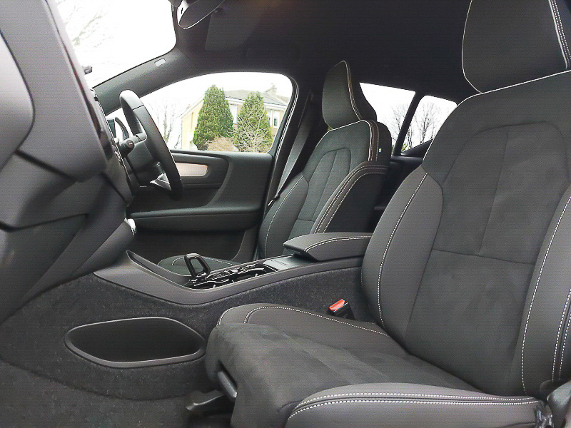 Volvo XC40 2.0 B3p Plus Pro Black Edition Grey #5