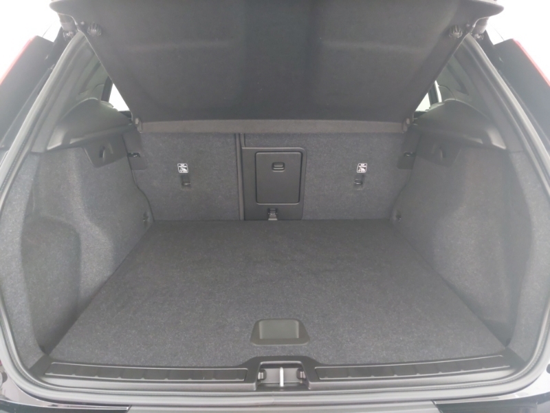 Volvo XC40 Plus, B4 Mild Hybrid, Dark Black #18
