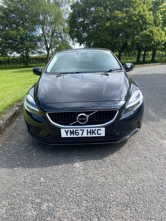 Volvo V40 T2 122 Momentum Geartronic Black
