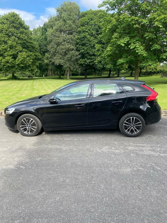 Volvo V40 T2 122 Momentum Geartronic YM67HKC Black #4
