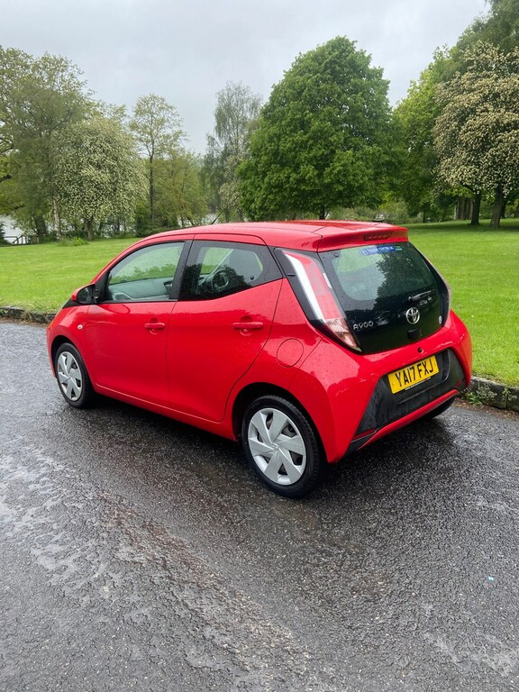 Toyota Aygo 1.0 Vvt-i X-play Red #4