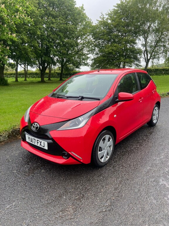 Toyota Aygo 1.0 Vvt-i X-play Red #3