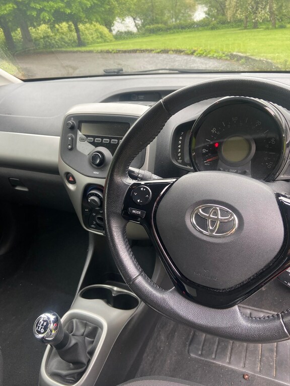 Toyota Aygo 1.0 Vvt-i X-play Red #6