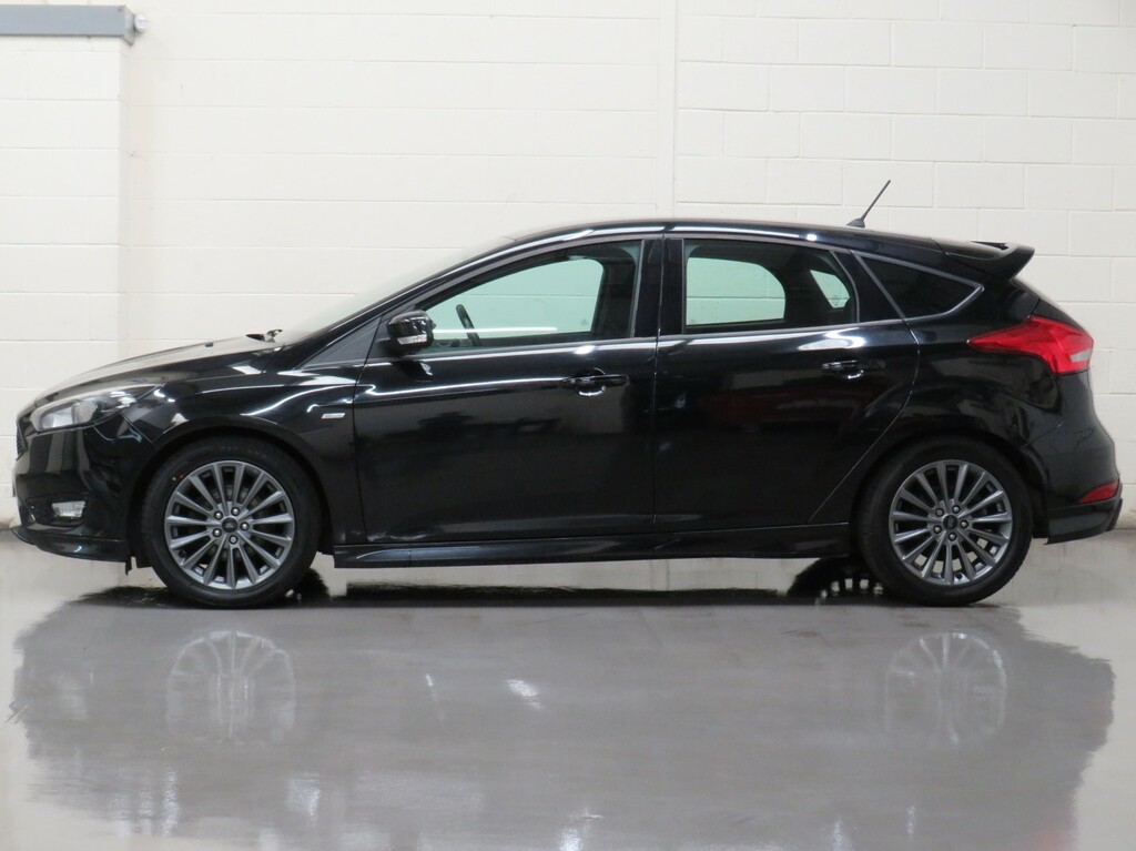Ford Focus Hatchback 1.5 Tdci St-line Euro 6 Ss 2017 Black #6