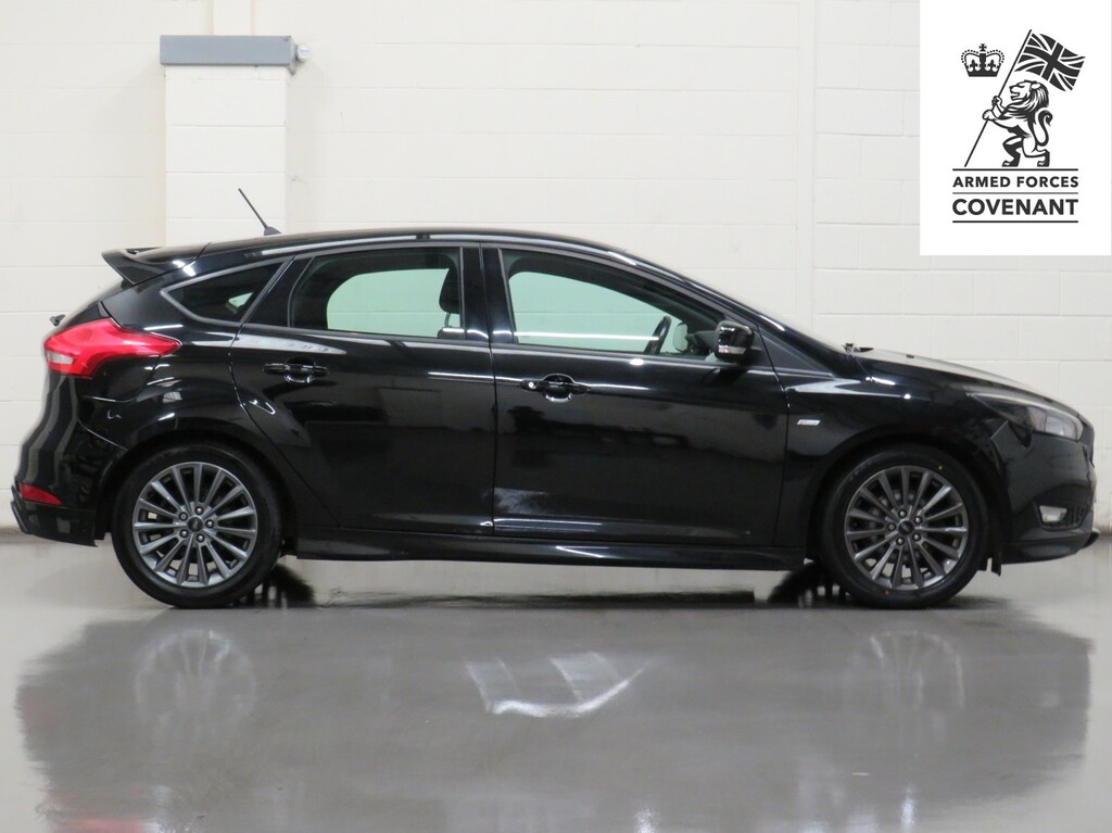 Ford Focus Hatchback 1.5 Tdci St-line Euro 6 Ss 2017 Black #2