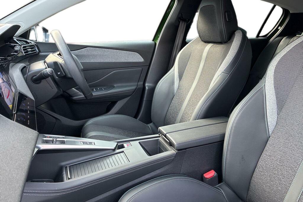Peugeot 308 Hatchback Green #16