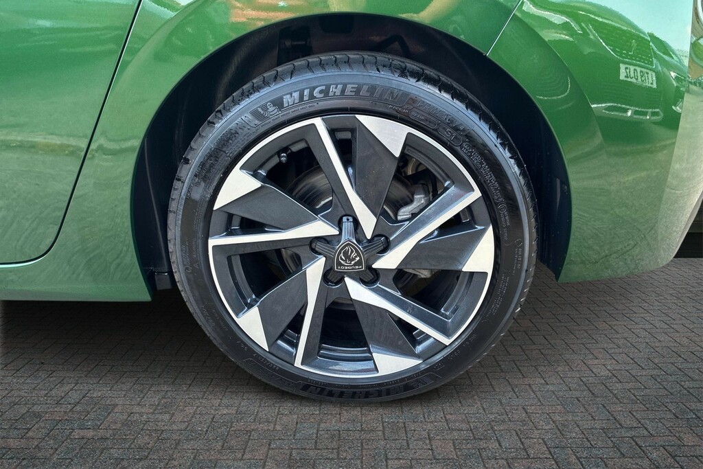 Peugeot 308 Hatchback Green #9