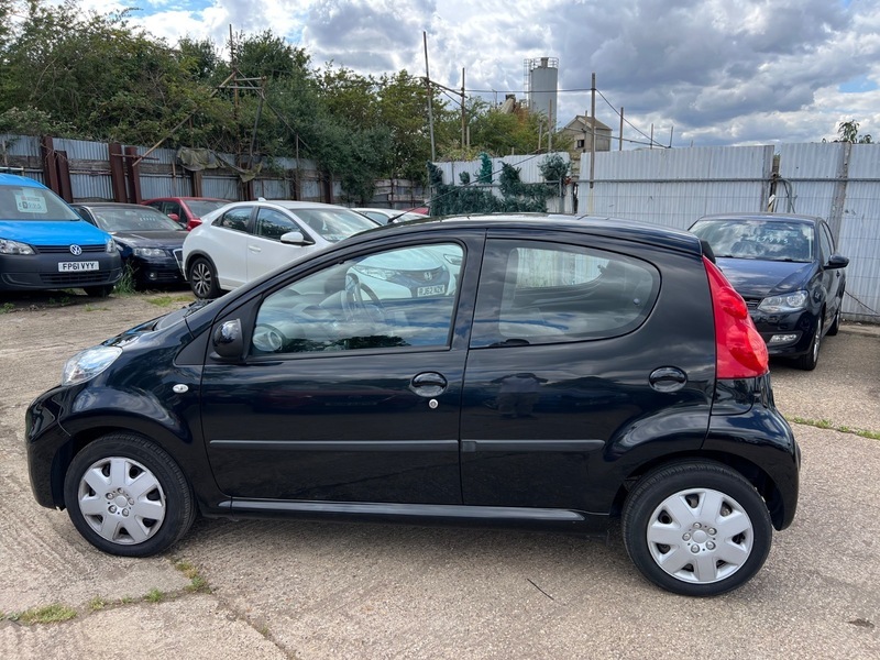 Peugeot 107 Urban Black #5