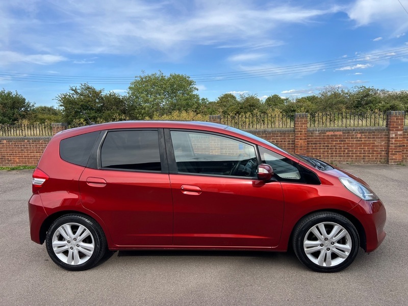 Honda Jazz I-vtec Es Plus Red #4