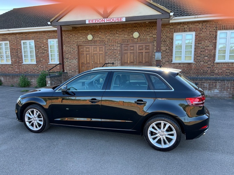 Audi A3 Tdi Sport Black #4