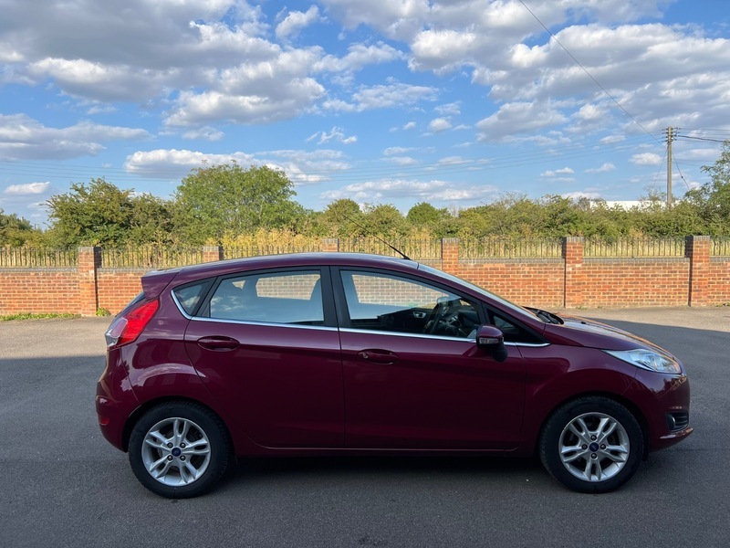 Ford Fiesta Zetec Red #4