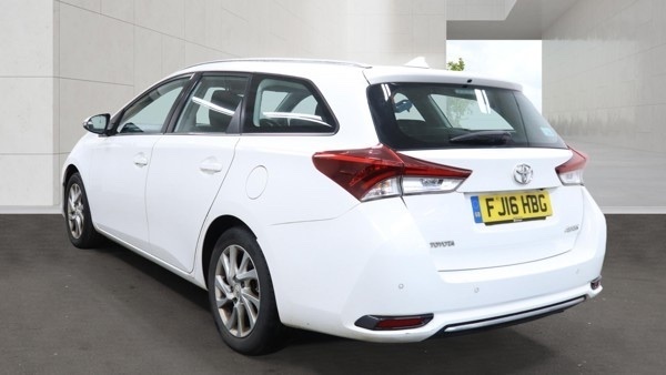 Toyota Auris D-4d Business Edition Touring White #6