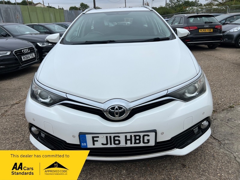 Toyota Auris D-4d Business Edition Touring White #2