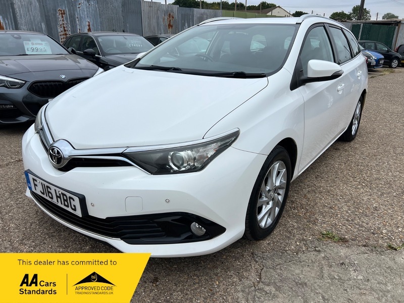 Toyota Auris D-4d Business Edition Touring White #3
