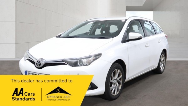 Toyota Auris D-4d Business Edition Touring White #2