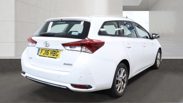 Toyota Auris D-4d Business Edition Touring White #5