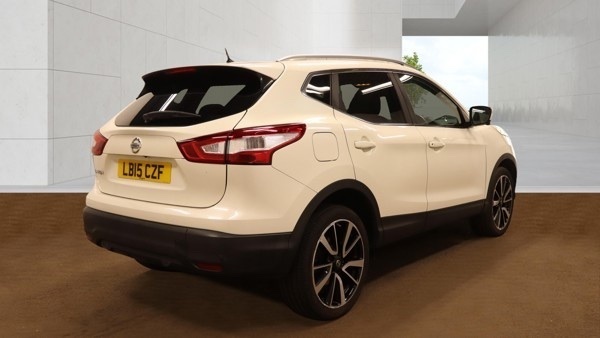 Nissan Qashqai Tekna Dig-t Xtronic White #4
