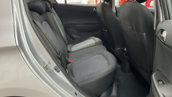 Hyundai I20 1.2 Active Euro 5 White #10