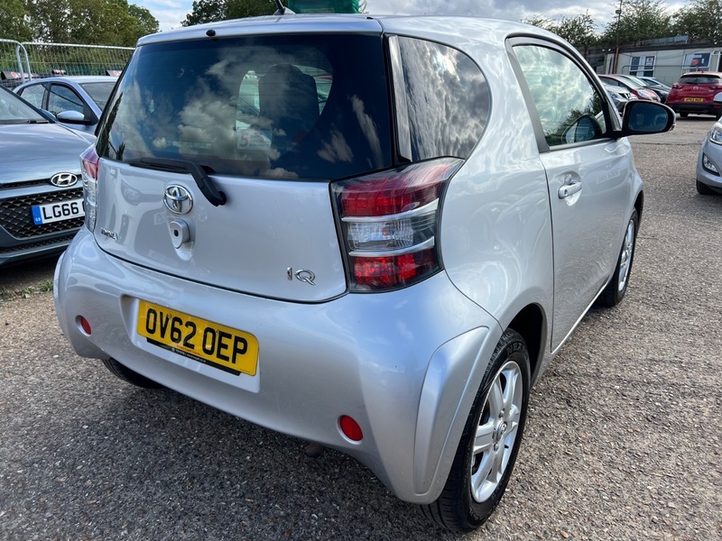 Toyota IQ Hatchback 1.0 White #10