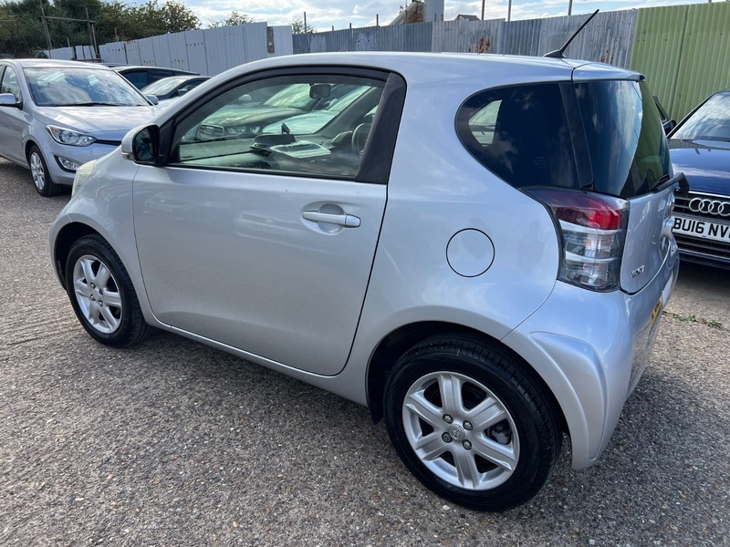Toyota IQ Vvt-i Iq Silver #4