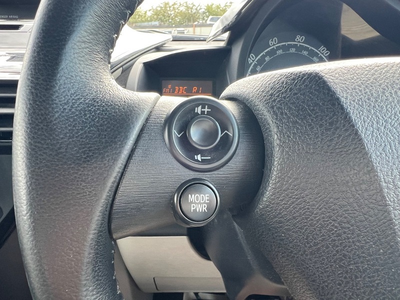 Toyota IQ Hatchback 1.0 White #26