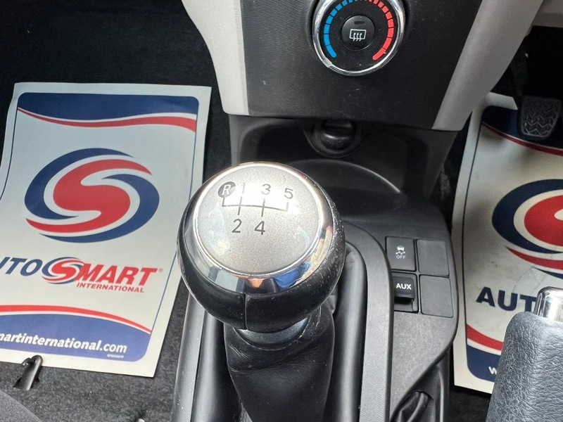 Toyota IQ Hatchback 1.0 White #27
