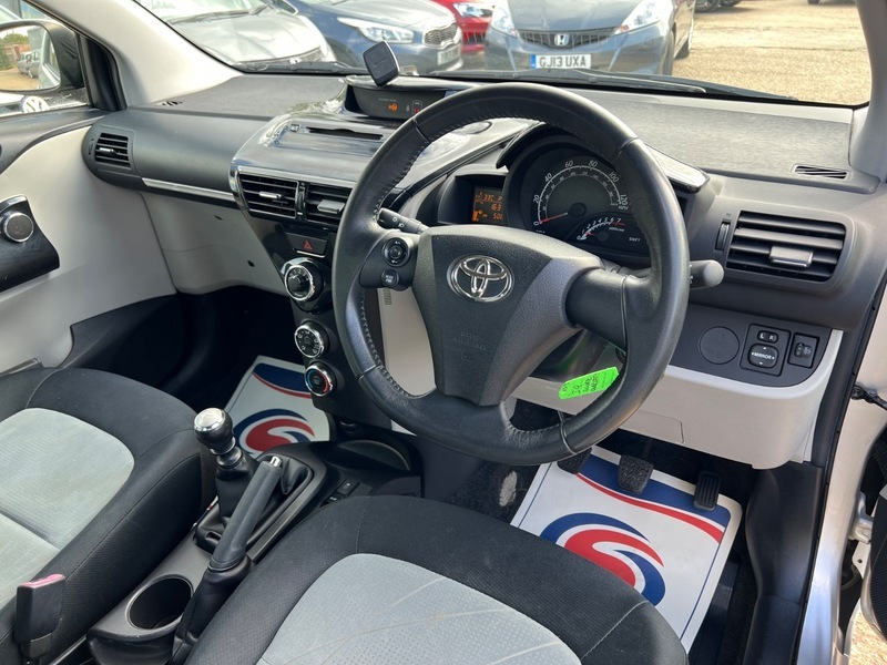 Toyota IQ Hatchback 1.0 White #12