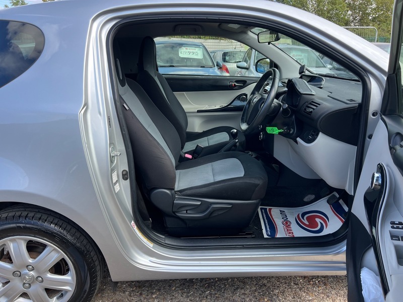 Toyota IQ Hatchback 1.0 White #16