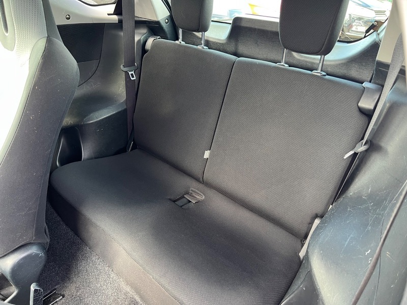Toyota IQ Hatchback 1.0 White #18